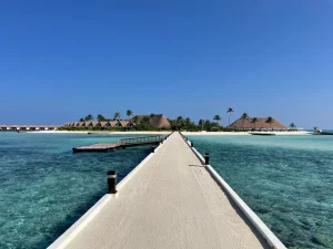 Maldivler: Berrak Sular ve Su Üstü Bungalovlar